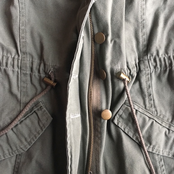 Olive Green Safari Vest - Picture 5 of 5